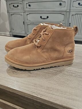 UGG Neumel Tan Suede Shearling-Lined Lace-Up Ankle Boots size 6